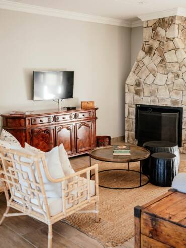 Sitting room with fire place