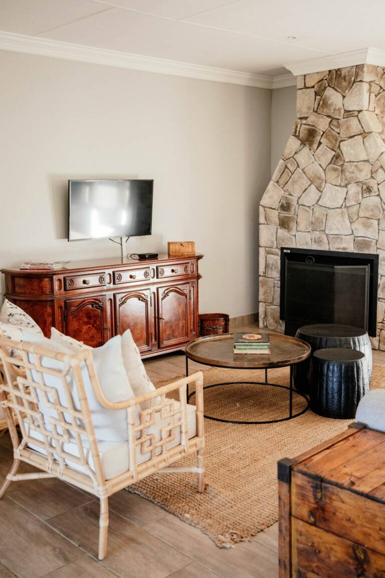 Sitting room with fire place